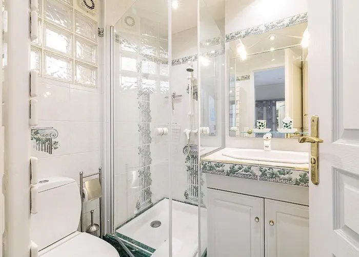 Edouard Vii - Beautiful 1bdr - 100m Away *