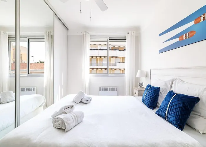 Edouard Vii - Beautiful 1bdr - 100m Away * Мантон